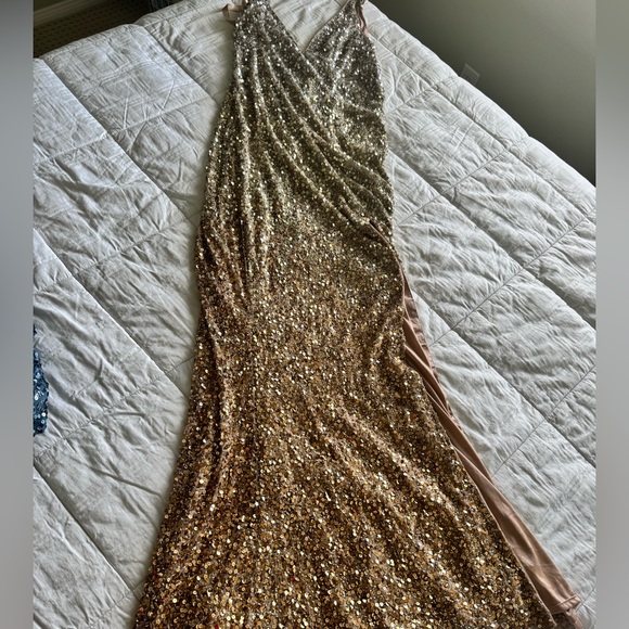 NWOT Mac Duggal Gold Sequin Slit Gown - Picture 4 of 8
